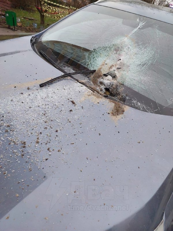 При сносе горнолыжного комплекса «Снежком» в Красногорске огромная плита откололась и рухнула на зем