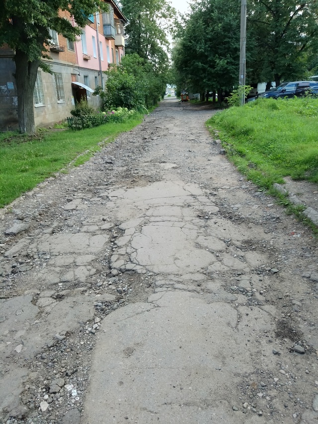 Прошу Администрацию обратить внимание на состояние до...