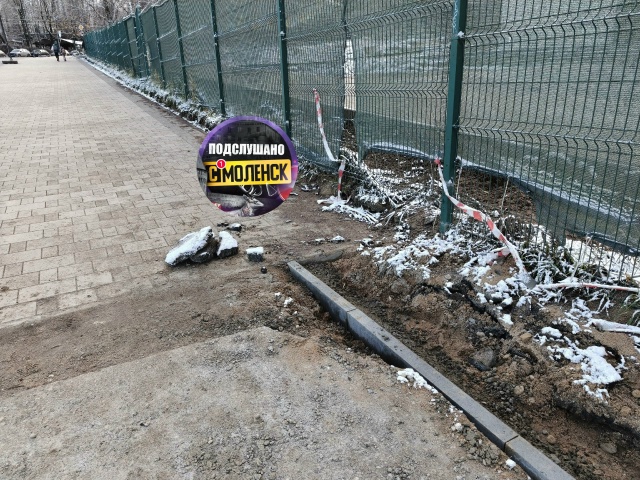 Это дамба на Нахимова. Вот так стыкуют тротуары. Тут и р...