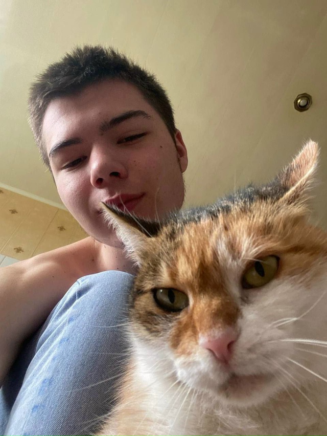 Четверо молодых людей задохнулись в гараже под Курско?...