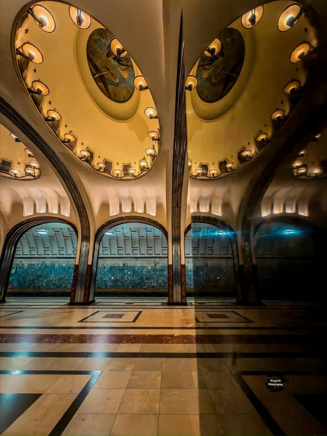 📸 Великолепные фотографии со станции Маяковская.
Это...