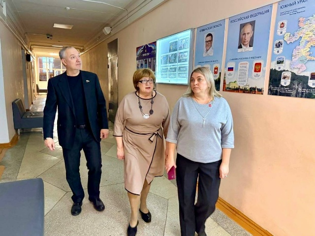 ?Депутат Госдумы Владимир Павлов приехал в Копейск с ...