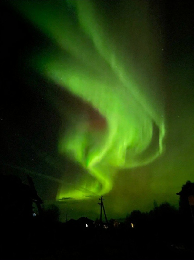 Необычно сильное сияние можно было заметить в Петербу?...