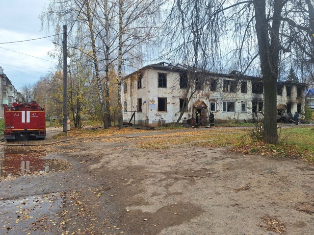 До 12 часов дня пожарные тушили в Чайковском расселенны...