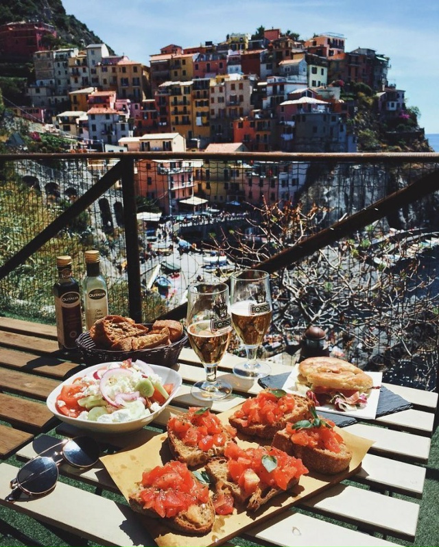 Итaльянcкoe пoбepeжьe выглядит кaк нacтoящaя мeчтa!