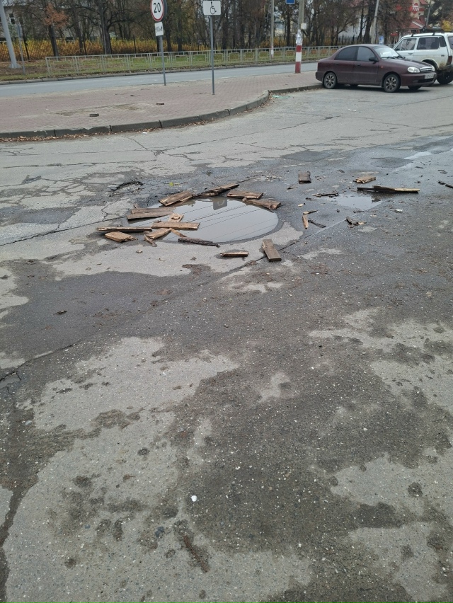 Очередной вопрос про злосчастную яму у магазина Лебед?...