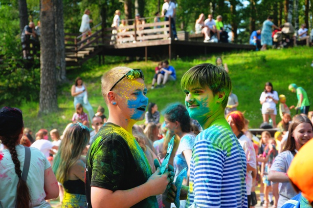 Фестиваль красок г. Луга .
🧡💛💚💙🩵💜