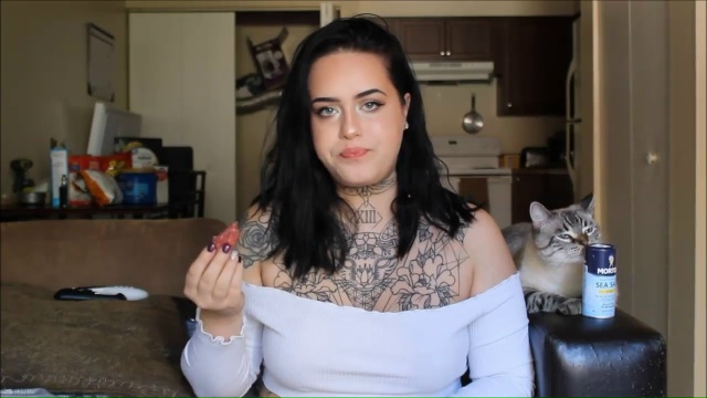 Девушку зовут Венди Маршалл, и она известна в узких кру...