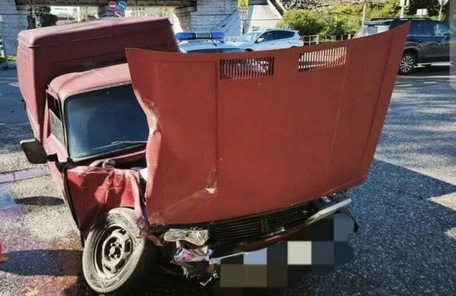 Двое маленьких детей пострадали в серьёзном ДТП с груз...