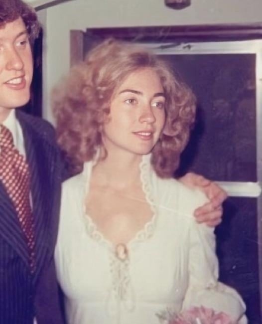 Хиллари Клинтон поделилась фотографиями со своей свад...