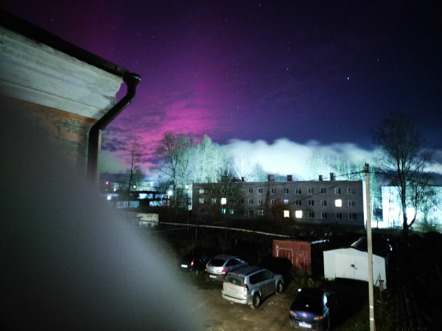 Утреннее сияние в Окуловке.
12 ноября, 6 утра.
Сори за ка...