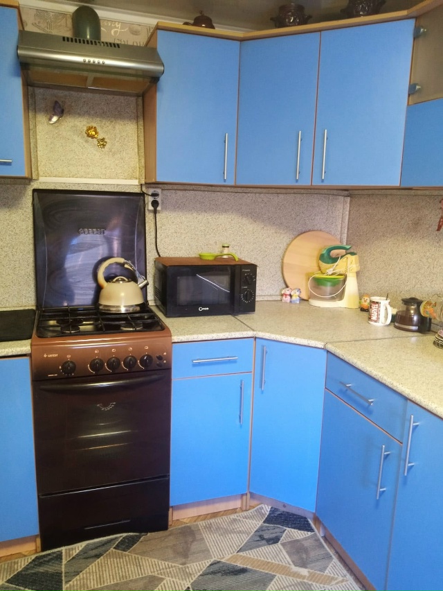 Продам кухонный гарнитур размер 2*2м
89096007134