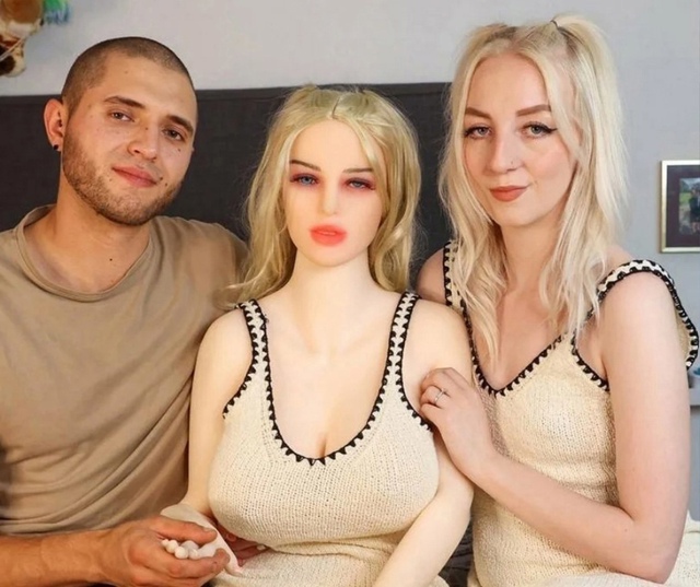 Британская семейная пара, которая зарабатывает на пла?...