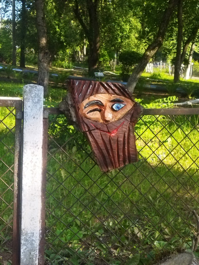 Вроде бы мелочь - идëшь утром на работу (мимо Гимназии 1)...
