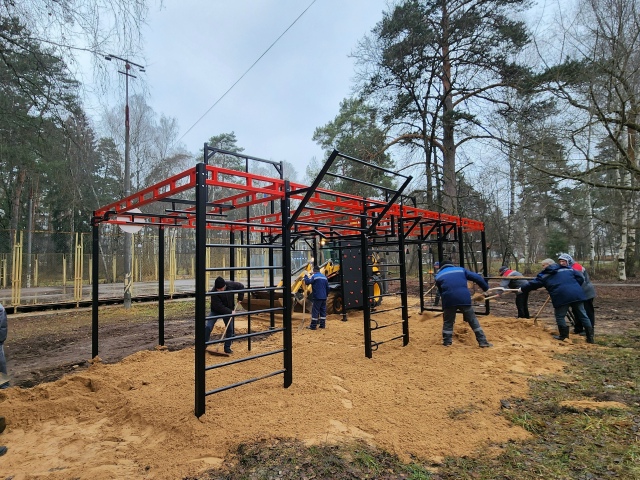 За спорткомплексом «Старт» заканчивают установку нов?...