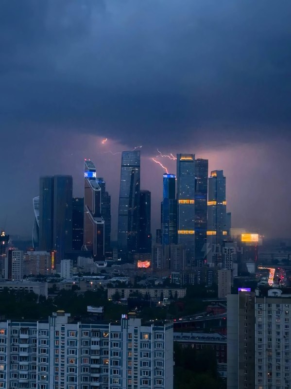 ❗️Сегодня по Москве и области ударят смерч и град: синоптики обещают, что с 14:00 и до конца дня буд