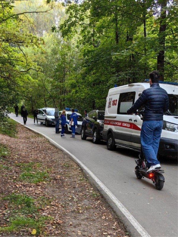 Два трупа за ночь в московских парках.
В Филёвском нашли мужчину с ножевым ранением в шею — он уме