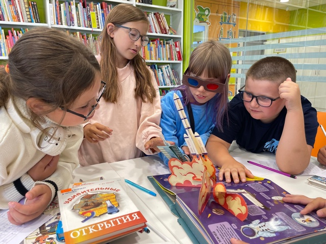 👨‍🎓Открываем мир знаний вместе👩‍🎓
📚В библиотек...