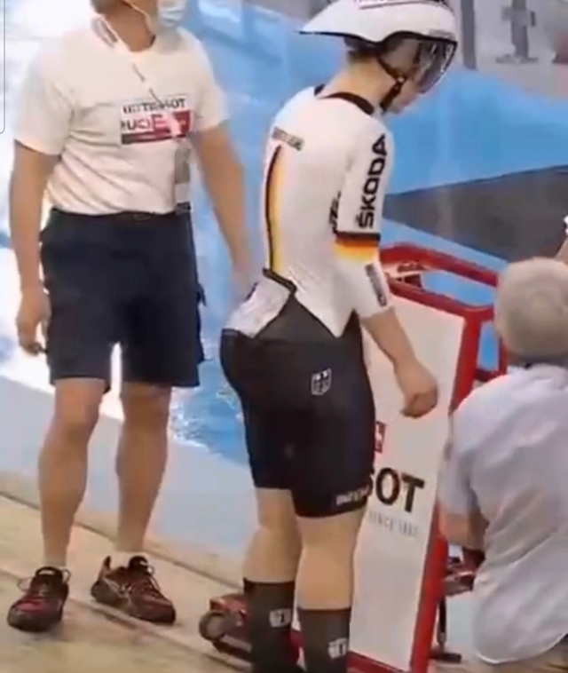 Немецкая велогонщица Полин Грабош привлекла внимание ...