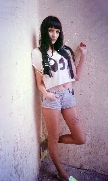 Дeвушκa дeлитcя cвοими фοтο пpямο из тюpьмы