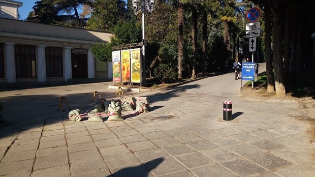 🚫 С завтрашнего дня въезд в Городской сад в Ялте будет...