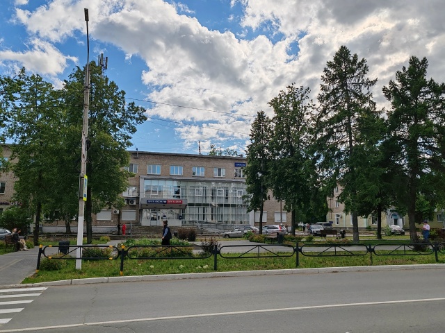 Днем 6 октября в кабинет производственного цеха одного...