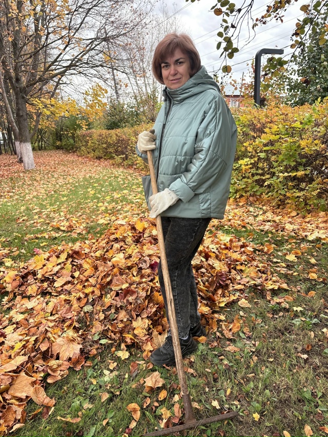 Вчера прошел субботник возле Администрации🍁
Накида...