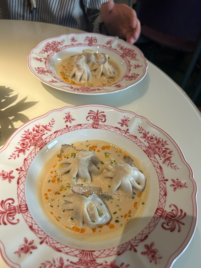 Сидим едим хинкали ?