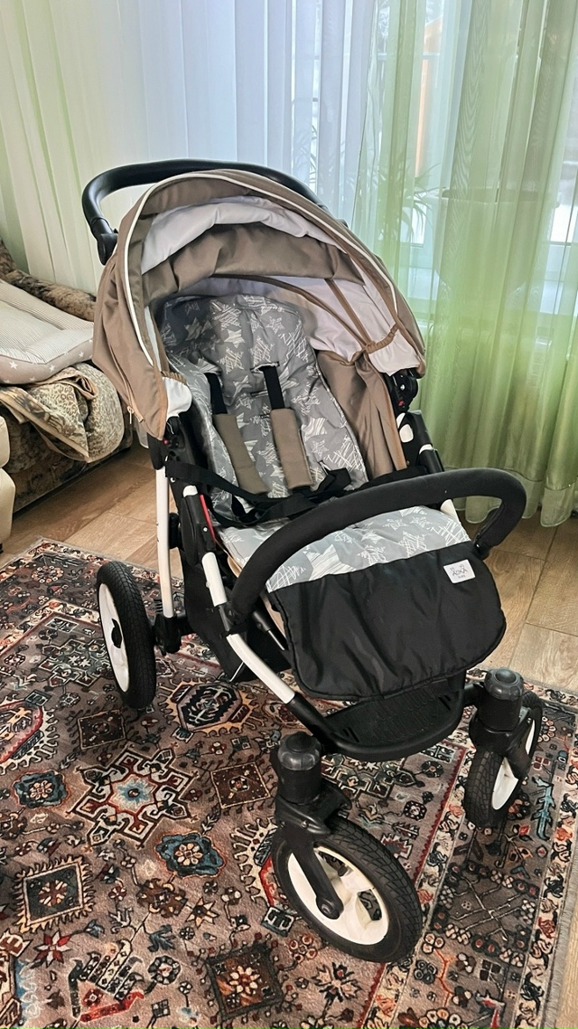 Продаётся детская прогулочная коляска. Складная, в отл...