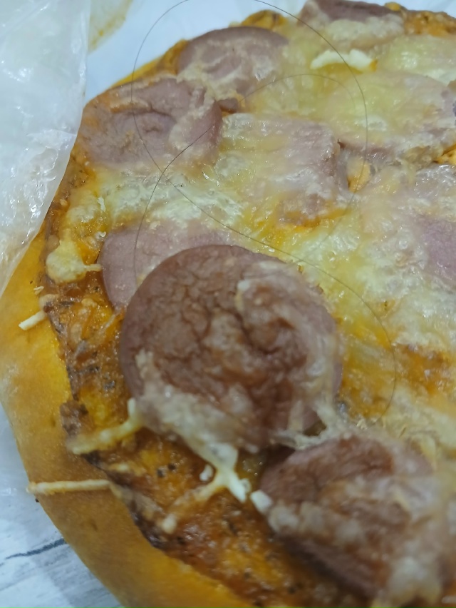 Свежая волосатая пица из КОМАНДОРА от брюнетки.