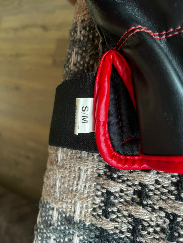 Продам боксерские принадлежности
Шлем L
Перчатки закр?...