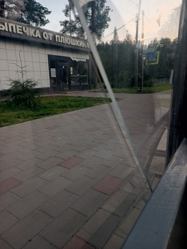 На улице Ленина 32 на площадке у поликлиники малолетни?...