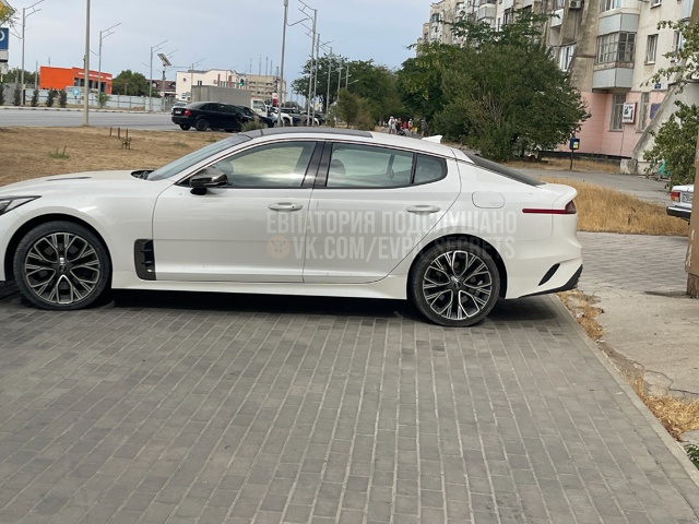 Молодец 👍 парковка на 5+ на тротуаре
Анон