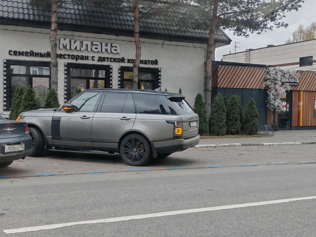 На Чугунова рядом с кафе Милана и магазином Фасоль нар?...