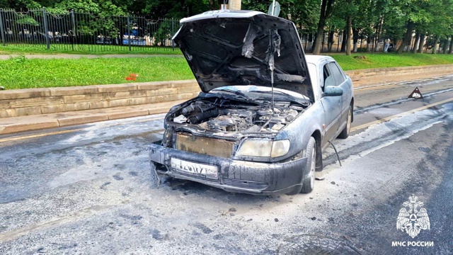 👉В Смоленске после ДТП загорелся автомобиль
📌Об это...