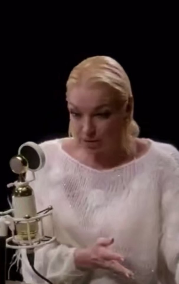 У Анастасии Волочковой от мужчин нет отбоя😅
Перед ча?...