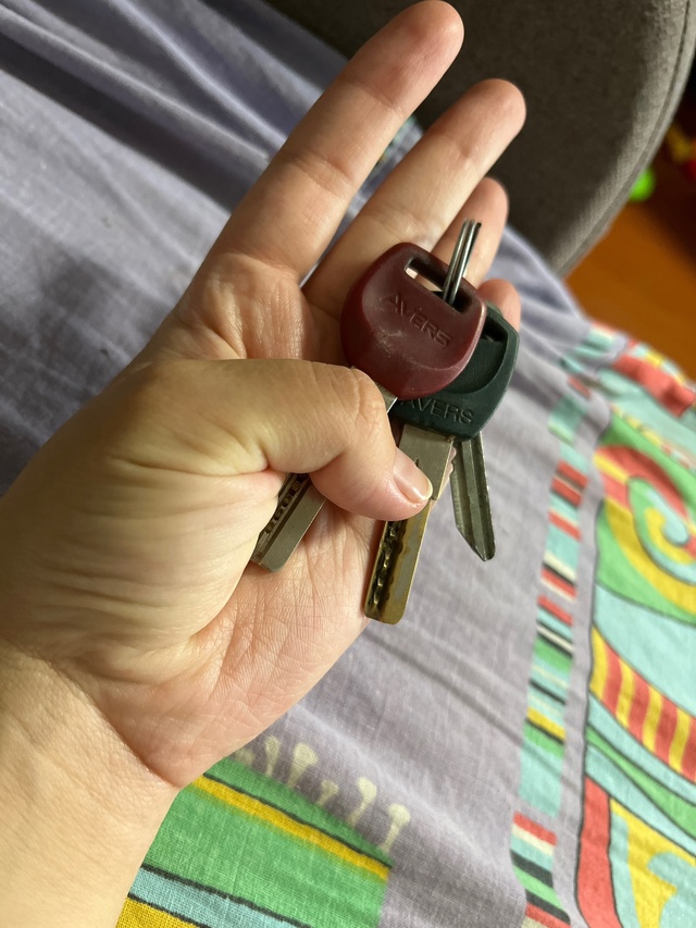 Были найдены ключи на речке ,владелец отпишись .
Анон
