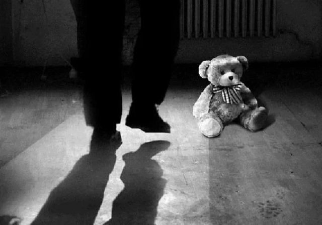 Насиловал падчерицу с 10-летнего возраста: брянский суд...