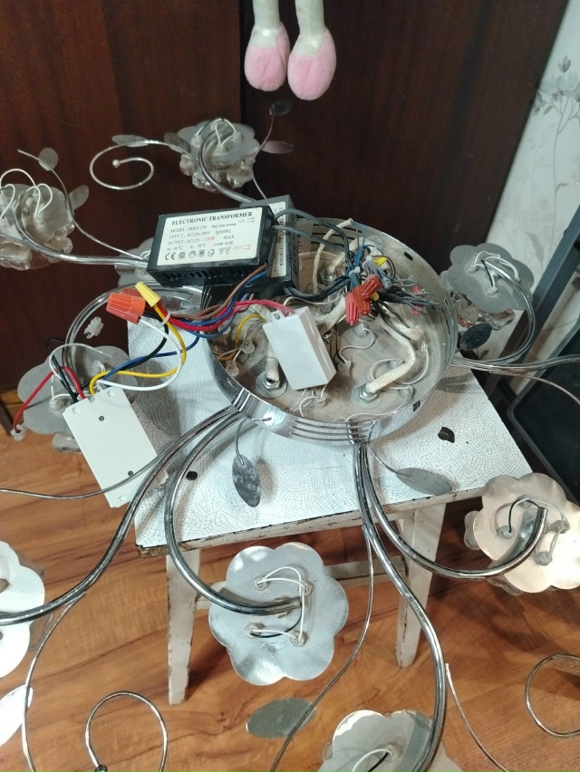 Может кому надо на запчасти или нужно поменять внутрин...