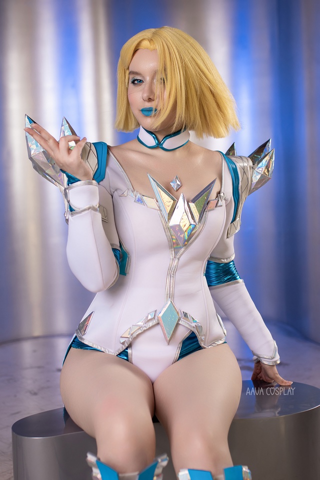 Эмма Фрост из Marvel Rivals от Aava cosplay