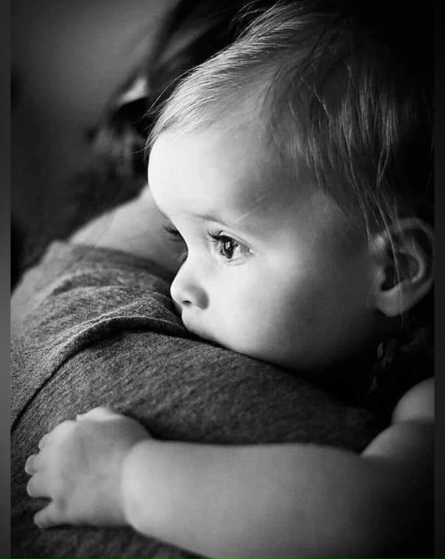 - Я тебя обидел, мама.
Я кидал в тебя словами,
Не почувст?...