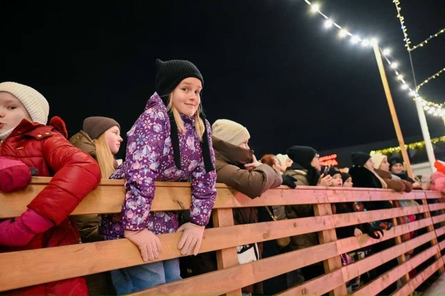 ⛸Каток у кинотеатра «Искра» торжественно открыли
Ле...