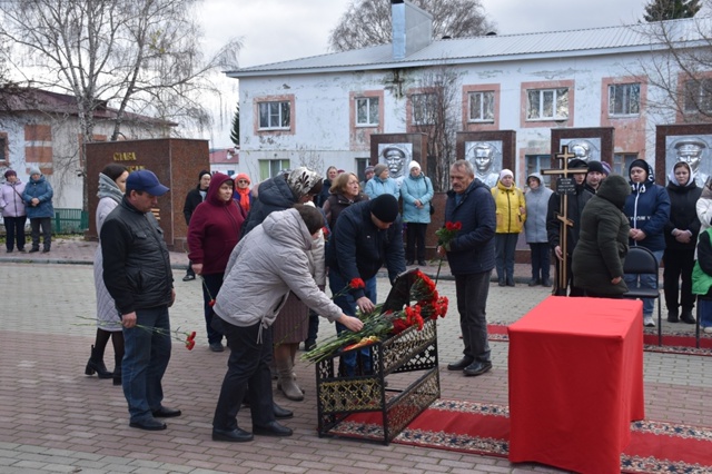 В Дуванском районе простились с Евгением Мозжериным
Ц?...