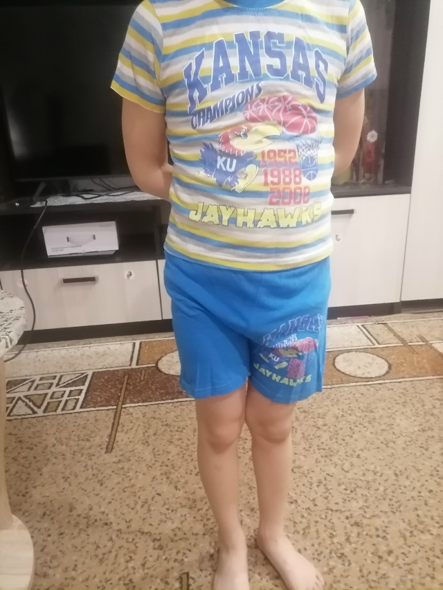 Отдам безплатно 98/104 размер примерно