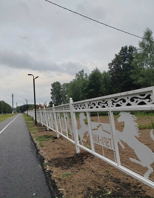 Наконец то, начали забор доделывать