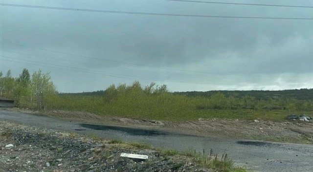 Снова вскрыли: дорогу на Териберку ремонтируют по гара...