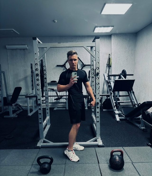 Здравствуйте,прошу обратить внимание на этого бессов?...