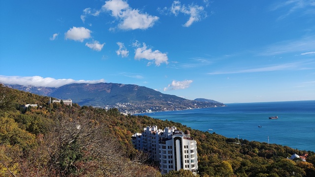 Как же это красиво! 😍
Настоящая золотая осень в Ялте ???...