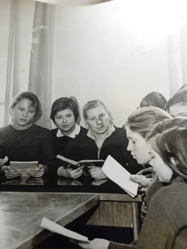 В память о маме Стояло грозовое лето. Сумерки спустили...