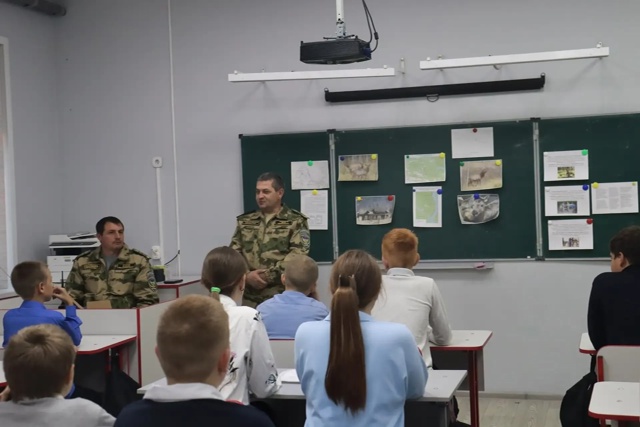 В 6 классе МБОУ Балахтинской школы 2 прошел классный ч?...